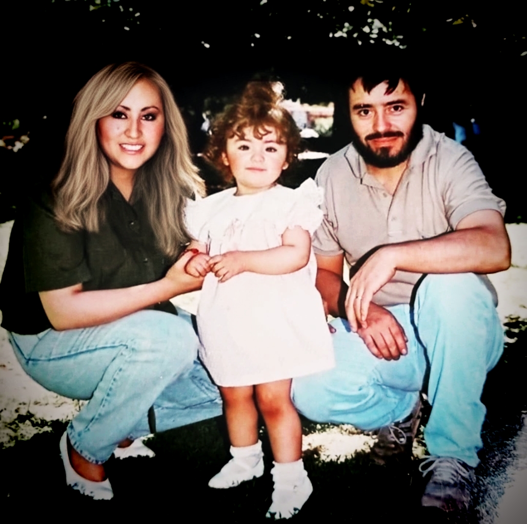 Tamara de las Tormentas y su marido junto a su hija Tamara cuando era pequeña